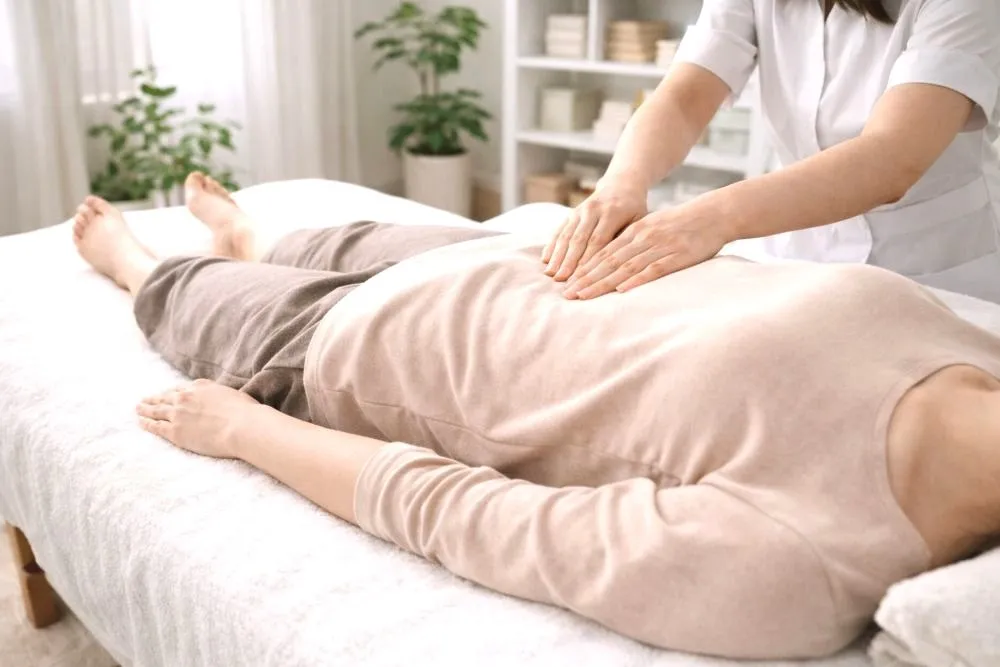 骨盤矯正ストレッチで内臓バランスを整える施術イメージ