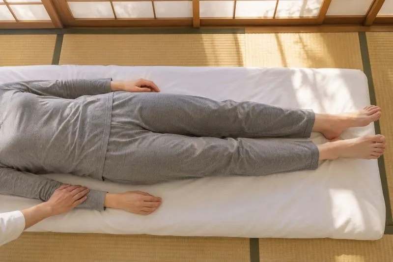 着衣で受ける施術：受け手に伝える服の条件と貸し出し着